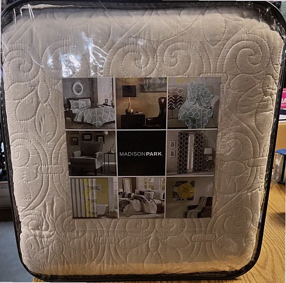 Madison Park Quebec Quilted 3-Pc. Bedspread Set, King, Ivory Brand NEW